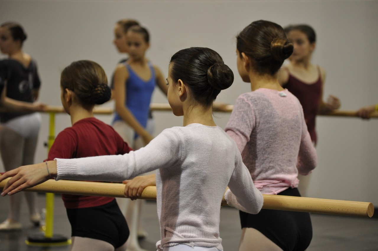Dlaczego warto wysłać dziecko do szkoły baletowej?